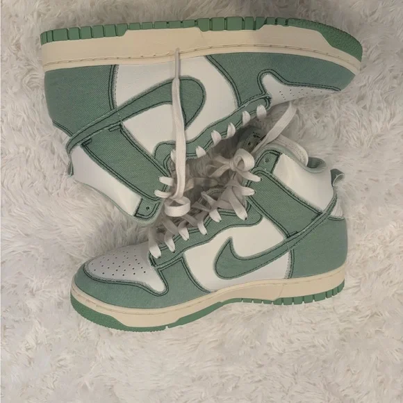 Nike Dunk High 1985 Retro Sneakers | Woman’s size 9 | OG Colorway - Picture 5 of 6